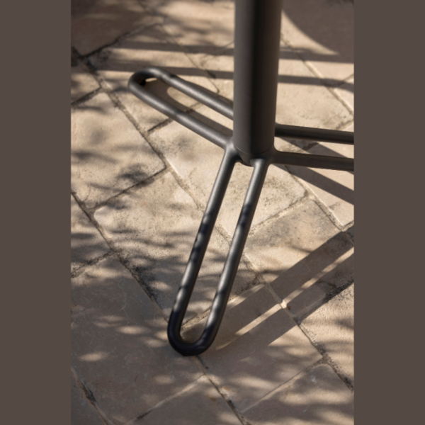 TABLE BISTROT HUGGY CHARBON DIAM 75 CM